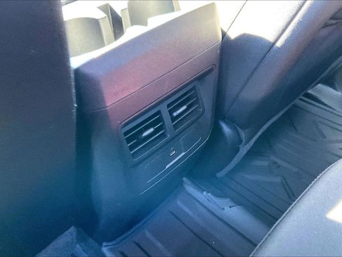 Used 2024 Chevrolet Colorado LT w/ LT Convenience Package image 30