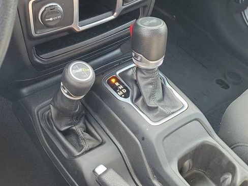 Used 2023 Jeep Wrangler Unlimited Sport AWD/4WD image 25