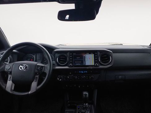Used 2020 Toyota Tacoma TRD Off-Road w/ Technology Package image 10
