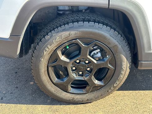 Used 2024 Jeep Compass Trailhawk image 17