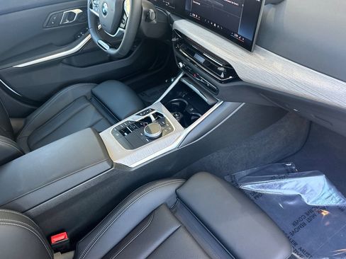 Used 2025 BMW 330i Sedan w/ Premium Package RWD image 19
