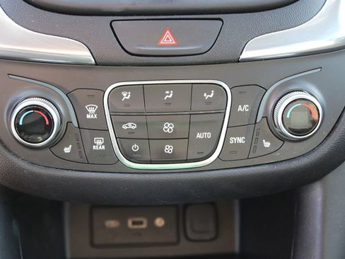 Used 2019 Chevrolet Equinox LT FWD image 19