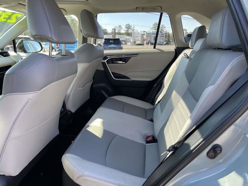 Used 2022 Toyota RAV4 XLE Premium image 9