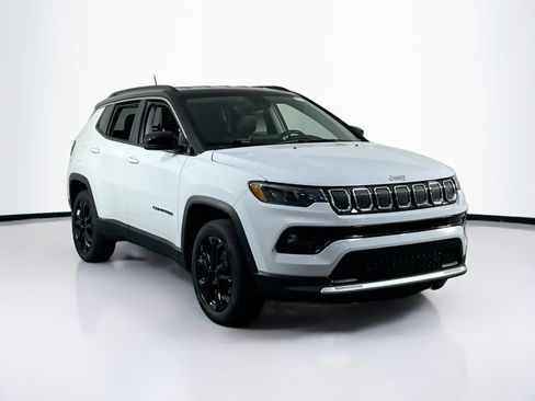 Used 2022 Jeep Compass Limited image 3