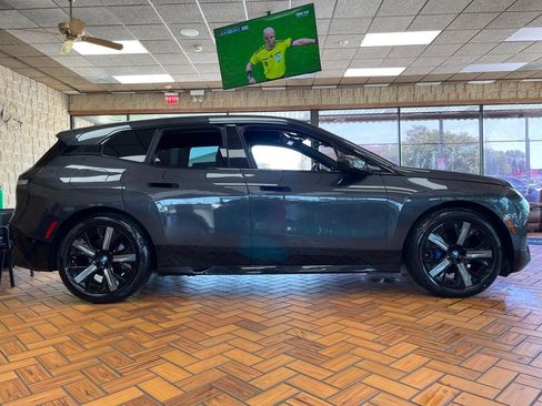 Used 2022 BMW iX xDrive50 w/ Sport Package AWD/4WD image 7