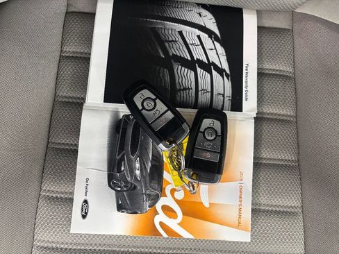 Used 2018 Ford Fusion SE w/ Fusion SE Technology Package image 28