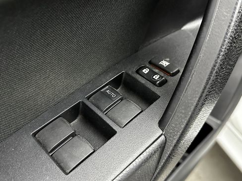 Used 2019 Toyota Corolla LE image 11