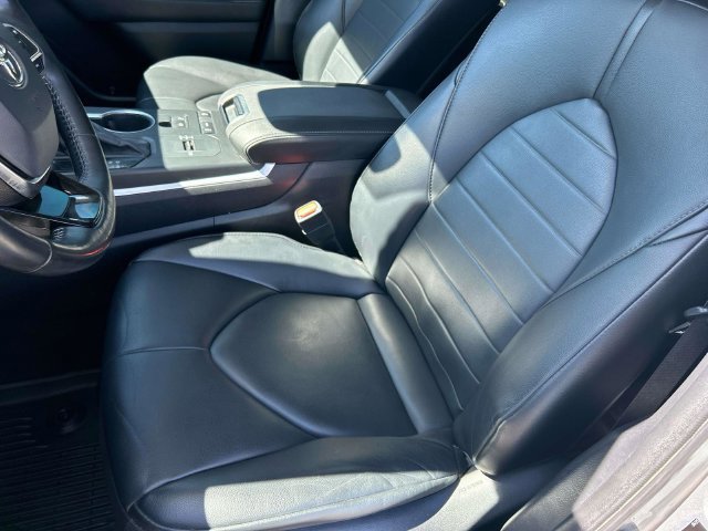 Used 2021 Toyota Highlander XLE FWD image 28