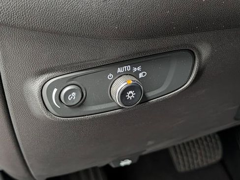 Used 2019 Chevrolet Equinox LT FWD image 16