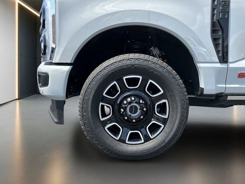 Used 2025 Ford F350 Platinum AWD/4WD image 9