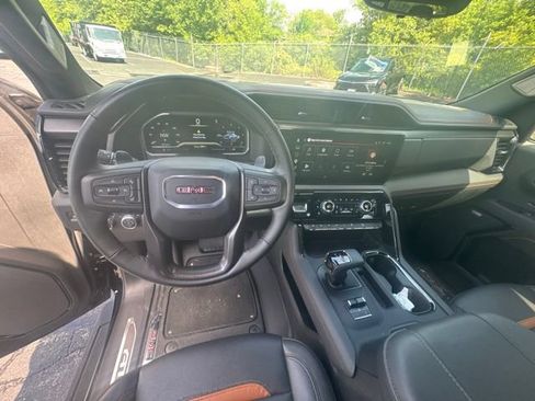 Used 2025 GMC Sierra 1500 AT4 w/ AT4 Premium Package AWD/4WD image 10