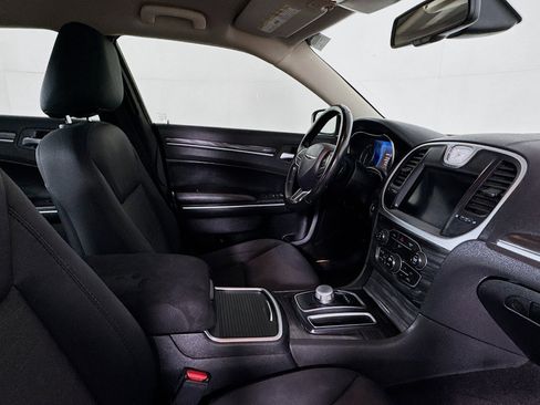 Used 2020 Chrysler 300 Touring RWD image 28