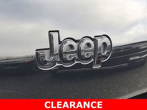 Used 2025 Jeep Grand Cherokee L Limited w/ Black Appearance Package image 32