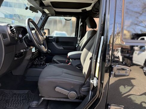 Used 2017 Jeep Wrangler Unlimited Sport w/ Connectivity Group image 10