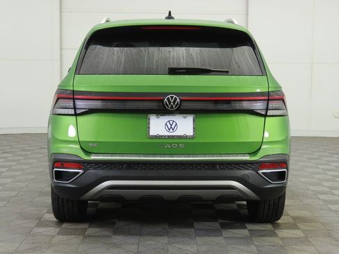Certified 2025 Volkswagen Taos SE w/ Panoramic Sunroof Package image 6