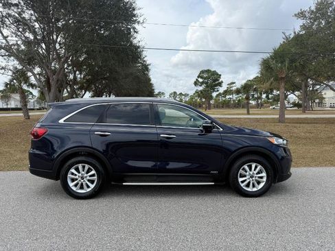 Used 2020 Kia Sorento LX w/ LX I4 Convenience Package image 2