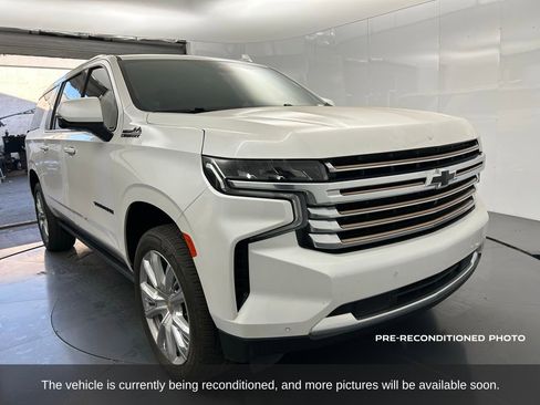 Used 2023 Chevrolet Suburban High Country image 8