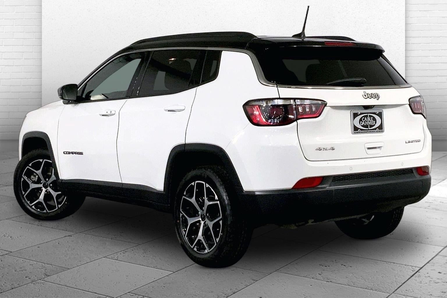Used 2025 Jeep Compass Limited AWD/4WD image 11