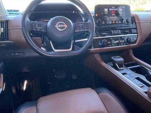 Used 2023 Nissan Pathfinder Platinum image 9