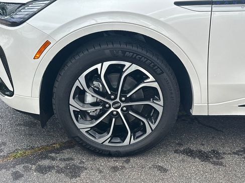 New 2026 Lincoln Nautilus Reserve AWD/4WD image 12