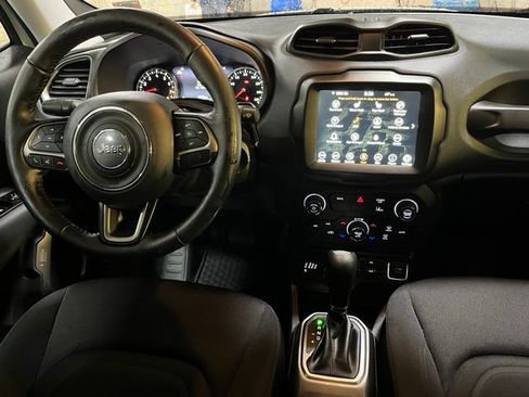 Used 2022 Jeep Renegade Latitude w/ Convenience Group AWD/4WD image 25