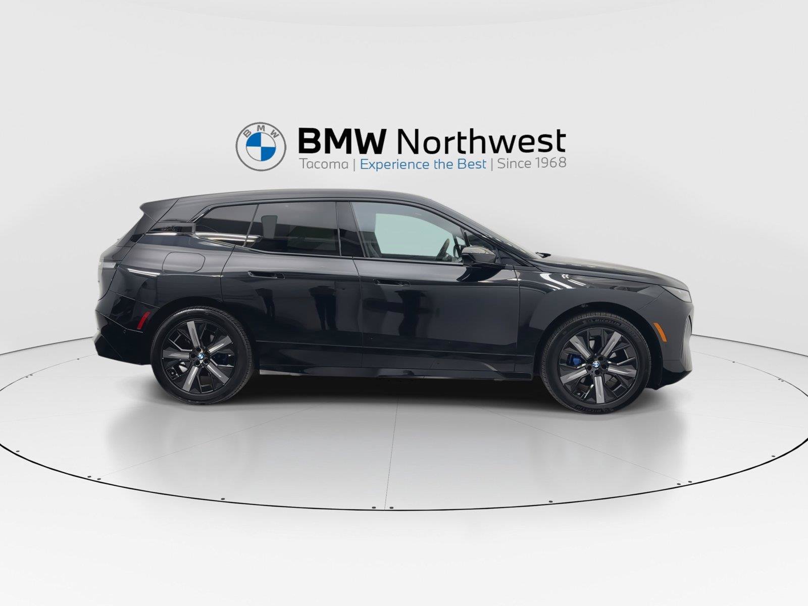 Used 2025 BMW iX xDrive50 w/ Premium Package AWD/4WD image 5