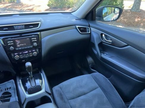 Used 2014 Nissan Rogue SV w/ SV Family Package AWD/4WD image 25