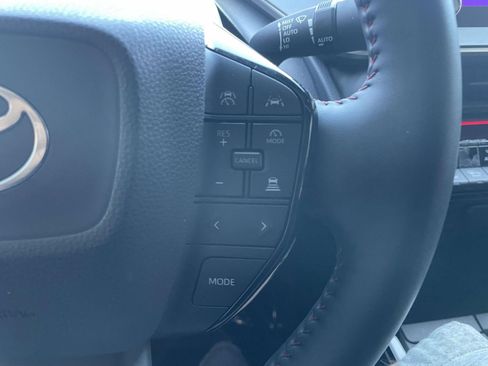 Used 2025 Toyota Prius Plug-In Hybrid image 25