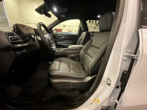 New 2026 Chevrolet Traverse High Country w/ LPO, Floor Liner Package AWD/4WD image 4