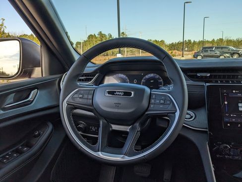 New 2025 Jeep Grand Cherokee L Laredo image 23