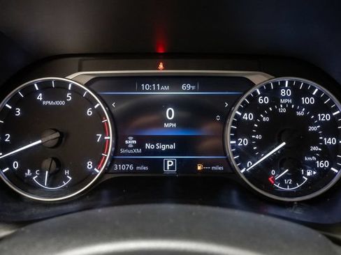 Used 2023 Nissan Sentra SR w/ Electronics Package FWD image 12