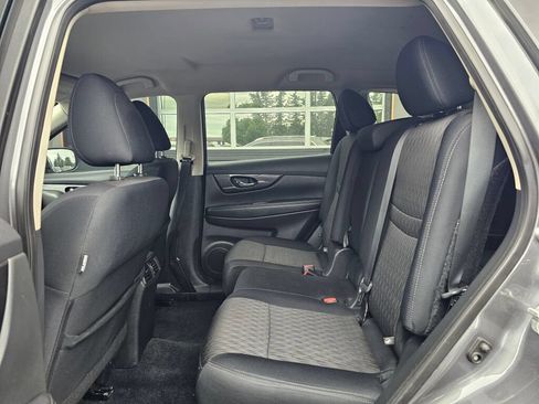 Used 2019 Nissan Rogue SV AWD/4WD image 16