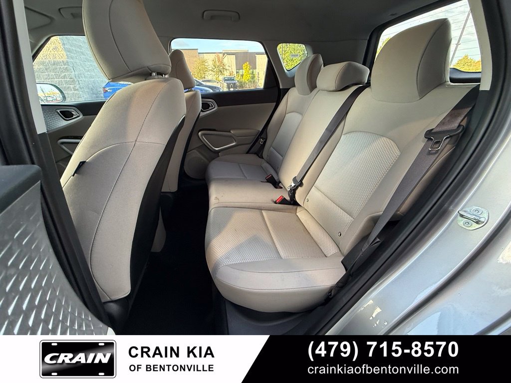 Used 2025 Kia Soul LX w/ LX Technology Package FWD image 24