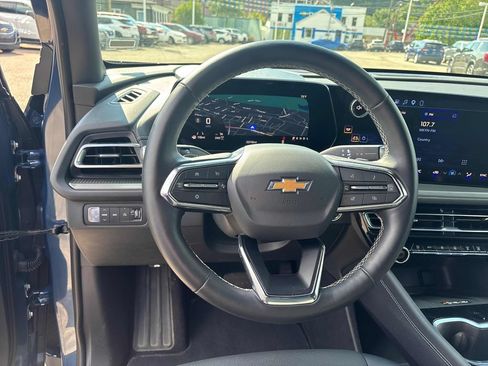 Used 2026 Chevrolet Traverse LT AWD/4WD image 12