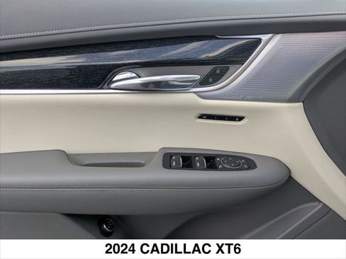 Used 2024 Cadillac XT6 Premium Luxury w/ Technology Package image 10
