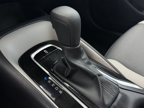 Used 2025 Toyota Corolla LE FWD image 18
