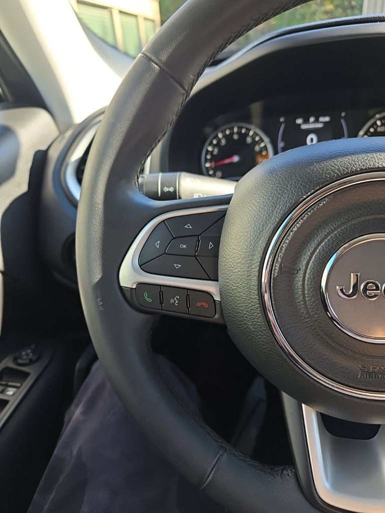 Used 2018 Jeep Renegade Latitude AWD/4WD image 26