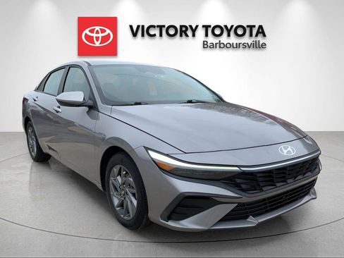 Used 2024 Hyundai Elantra SEL image 2