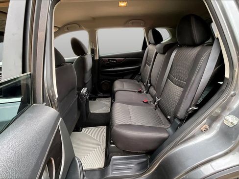 Used 2019 Nissan Rogue S FWD image 18