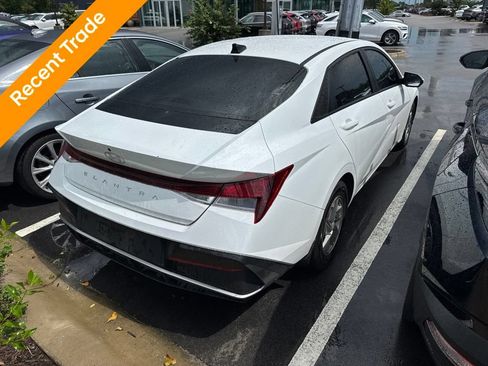 Used 2025 Hyundai Elantra SE FWD image 3