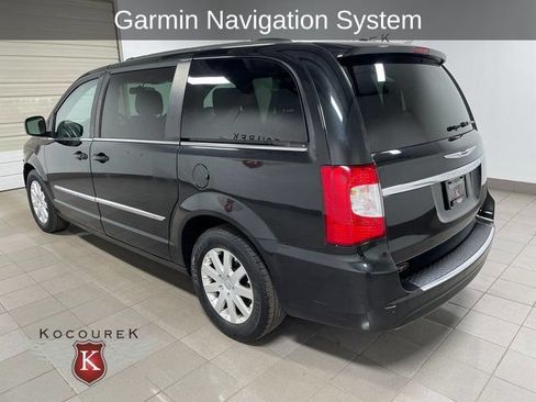 Used 2015 Chrysler Town & Country Touring FWD image 4