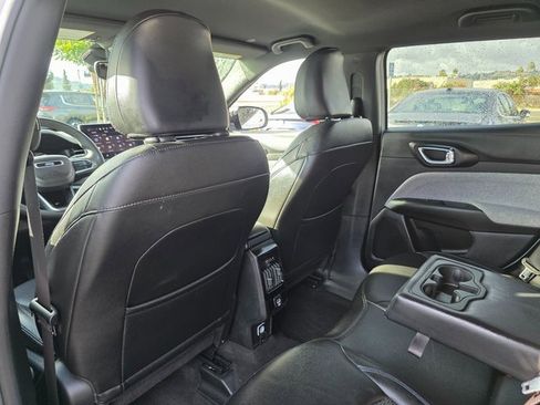 Used 2024 Jeep Compass Latitude image 17