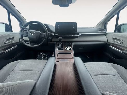 Used 2022 Toyota Sienna LE image 10