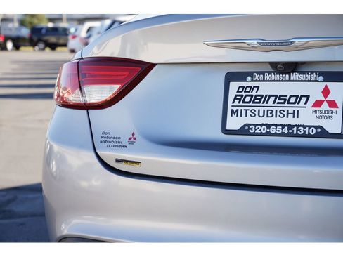 Used 2016 Chrysler 200 Limited image 10