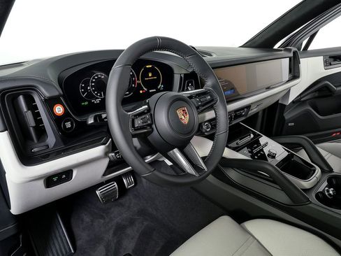 New 2026 Porsche Cayenne GTS image 4
