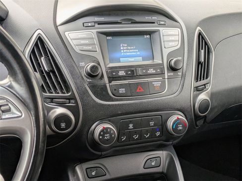 Used 2015 Hyundai Tucson SE image 23
