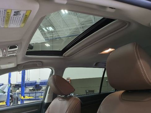 Used 2018 Subaru Outback 3.6R Touring image 17