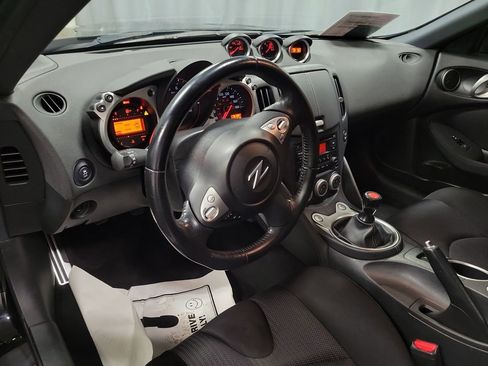 Used 2020 Nissan 370Z w/ Sport Package image 14
