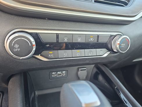 Used 2024 Nissan Altima 2.5 SV FWD image 22