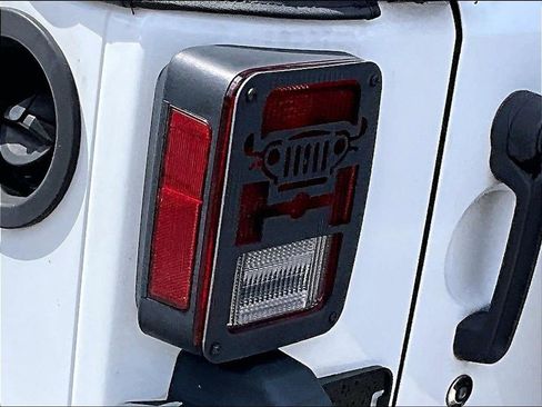 Used 2018 Jeep Wrangler Unlimited Sahara w/ Connectivity Group image 25